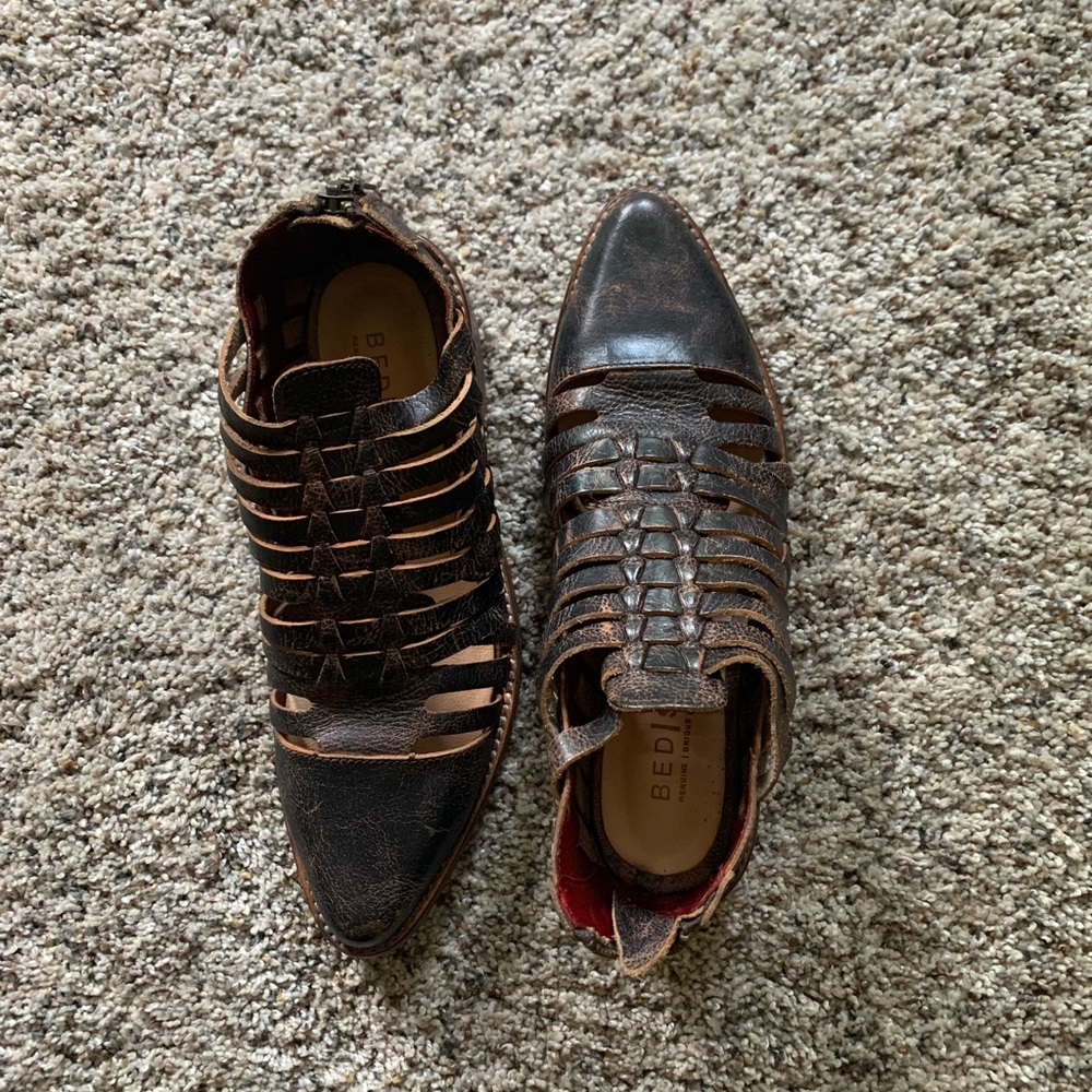 Bedstu black leather flats, size 6